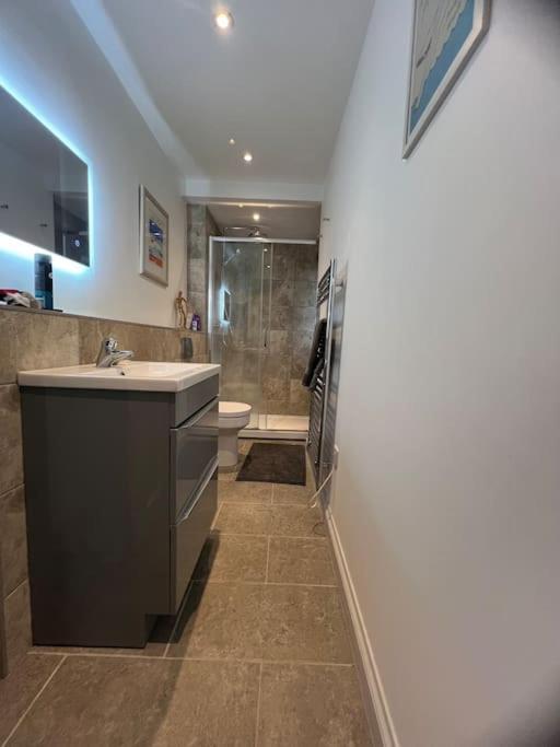 Self-Contained Ensuite Double Or Twin Bedroom In Pentir Bangor  Exterior foto